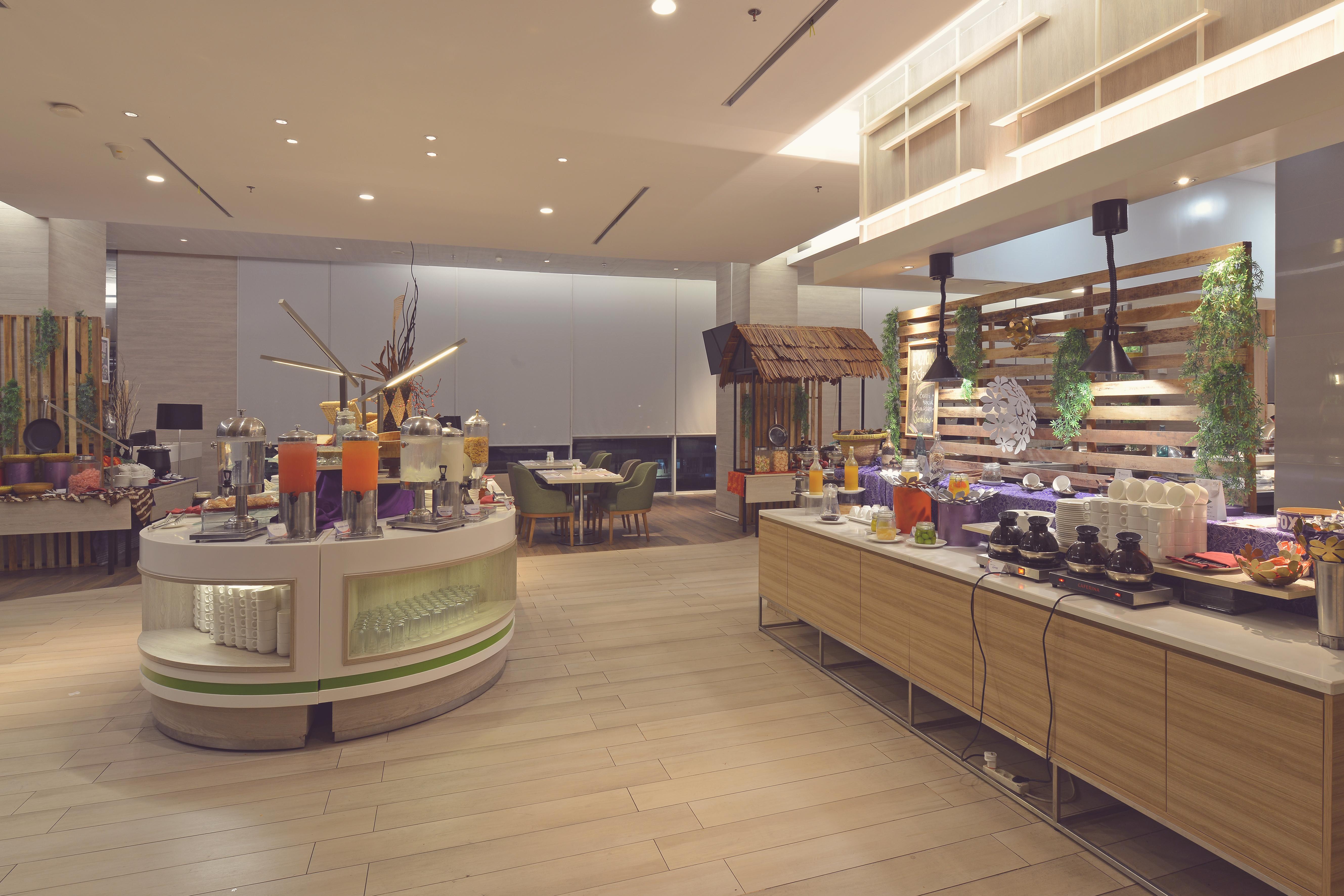 Fox Hotel Пеканбару Екстериор снимка