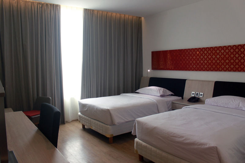 Fox Hotel Пеканбару Екстериор снимка