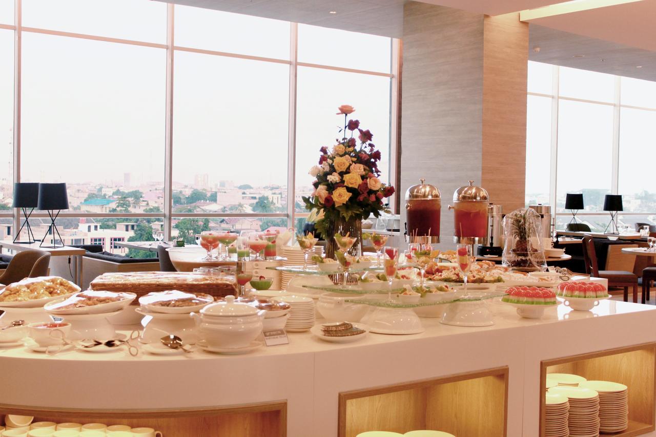 Fox Hotel Пеканбару Екстериор снимка