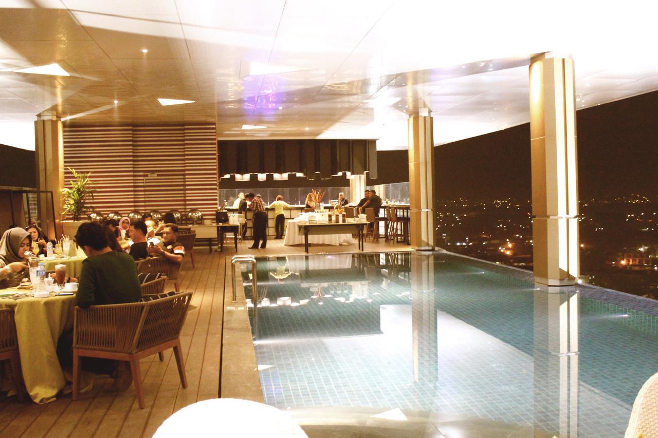 Fox Hotel Пеканбару Екстериор снимка