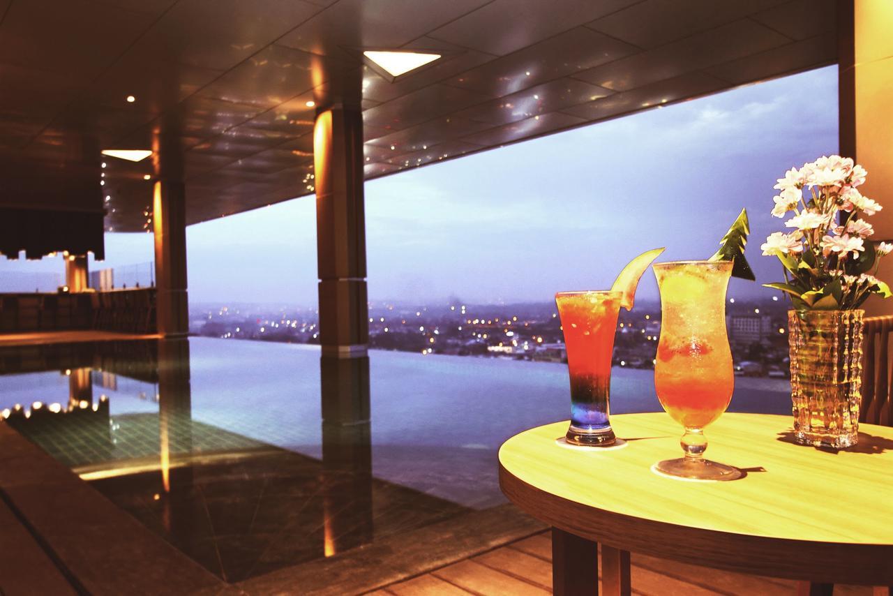 Fox Hotel Пеканбару Екстериор снимка