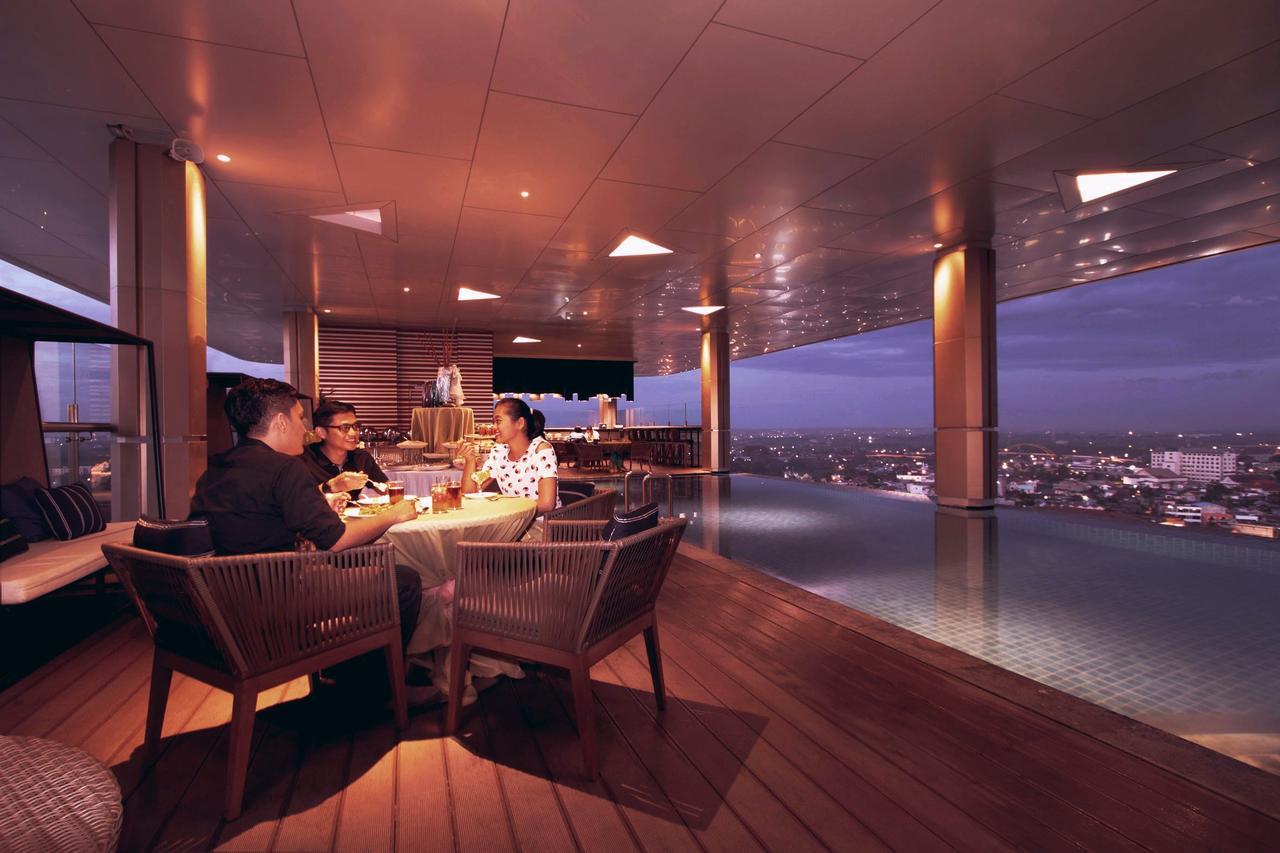 Fox Hotel Пеканбару Екстериор снимка