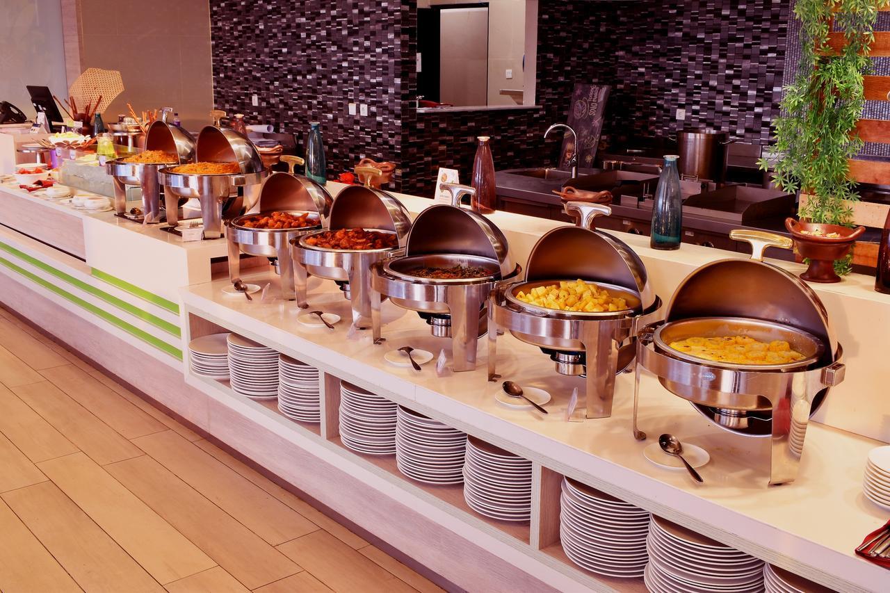 Fox Hotel Пеканбару Екстериор снимка