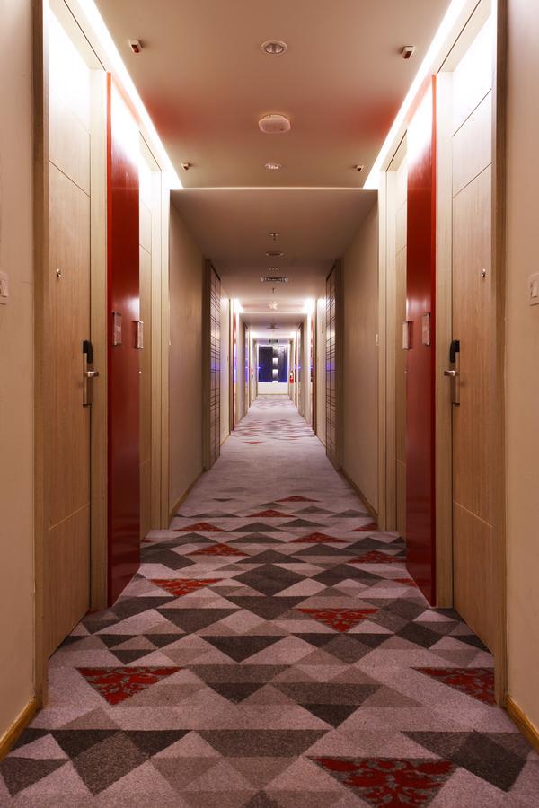 Fox Hotel Пеканбару Екстериор снимка