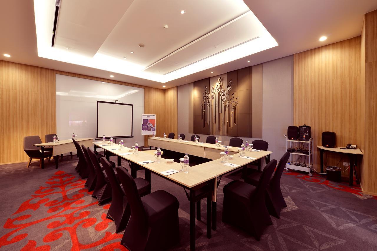 Fox Hotel Пеканбару Екстериор снимка