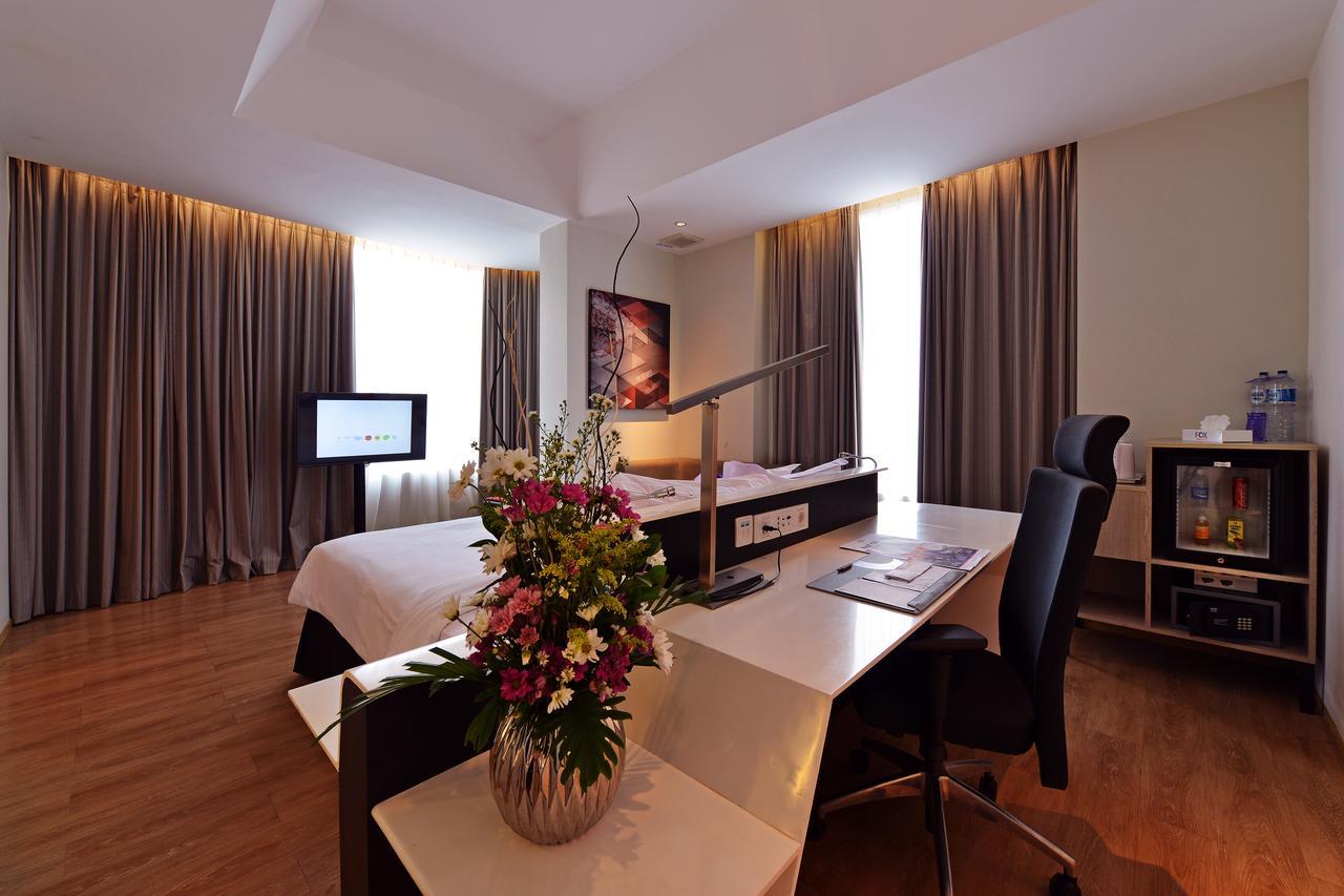 Fox Hotel Пеканбару Екстериор снимка