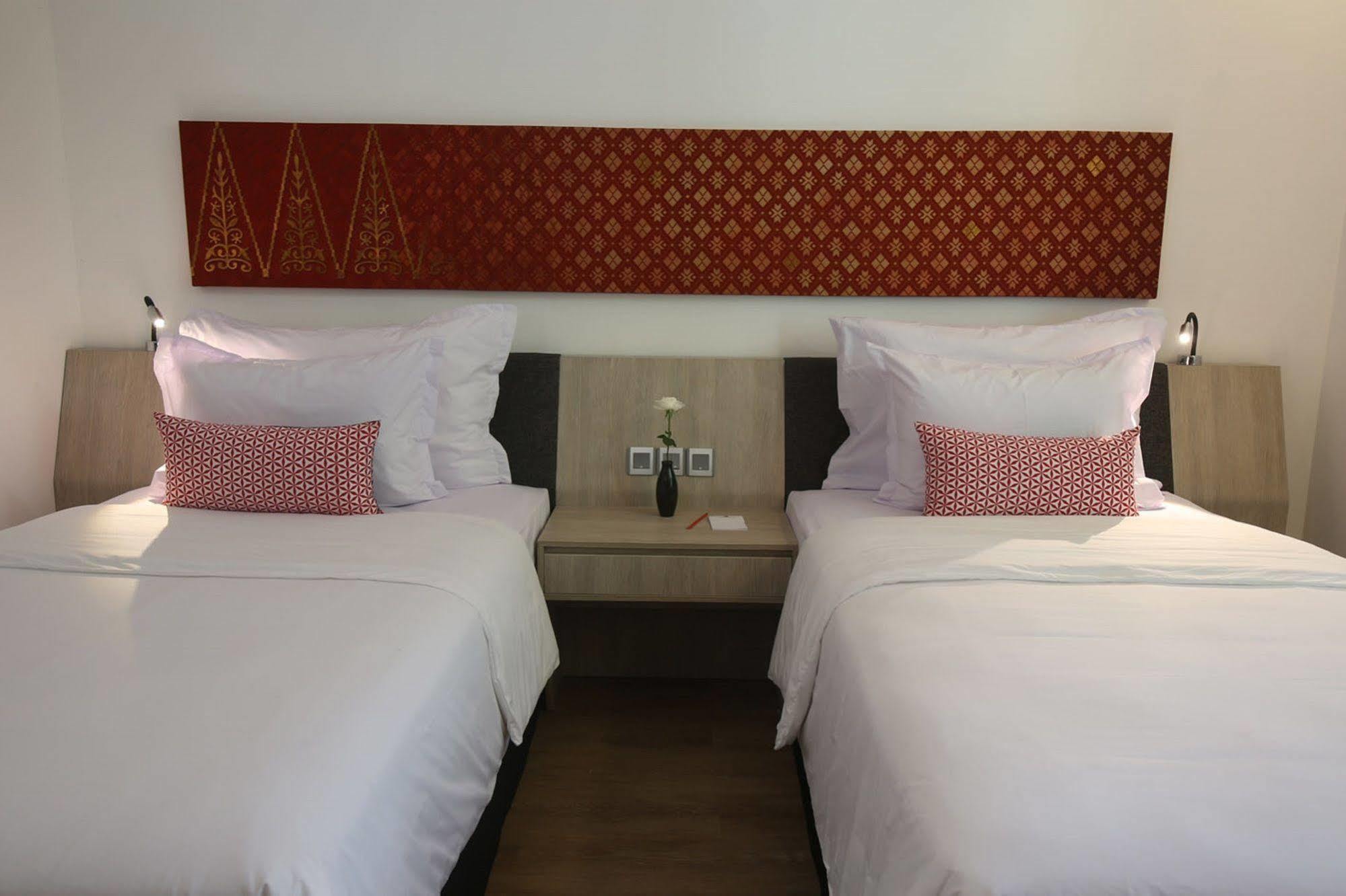 Fox Hotel Пеканбару Екстериор снимка